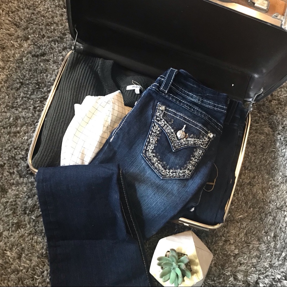 🔻 SOLD 🔻 Miss Me Boot Stretch Jean